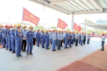 打好党工团妇组合拳 凝聚高质量发展新合力——乐竞体育官网登录入口开展“党群组织助力企业经营发展”义务劳动