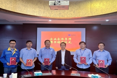 “两站”交流深入项目研究  校企合作助推乐竞体育官网登录入口发展