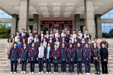 平湖市当湖高级中学研学团队走进乐竞体育官网登录入口